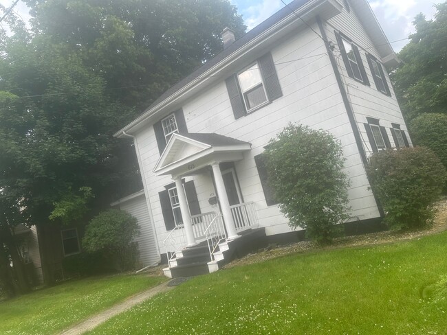 Building Photo - 615 W Morrell St