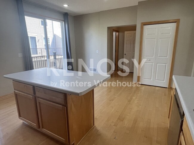 Photo - 8285 Labont Way
