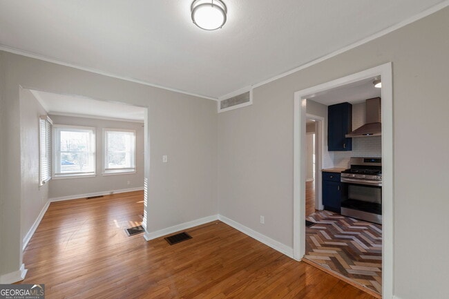 Photo - 152 1st St SW