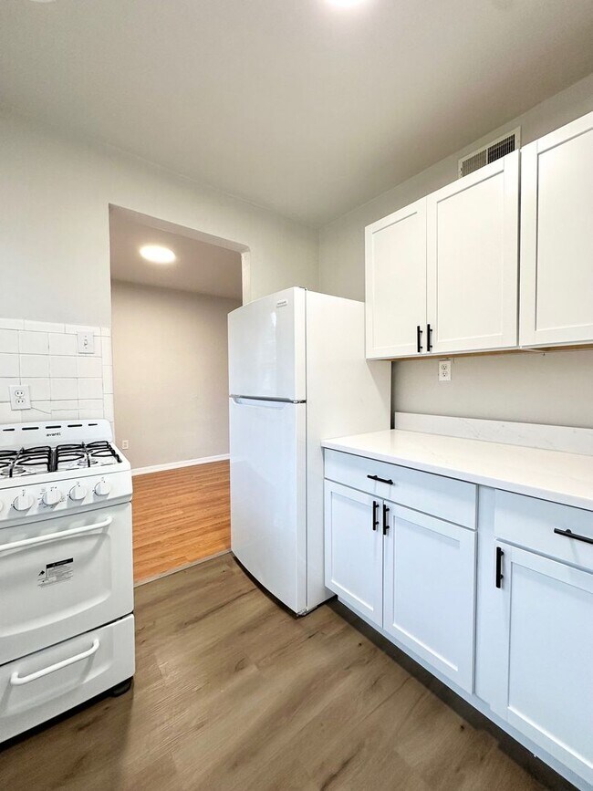 7012 Jamieson Ave Unit B