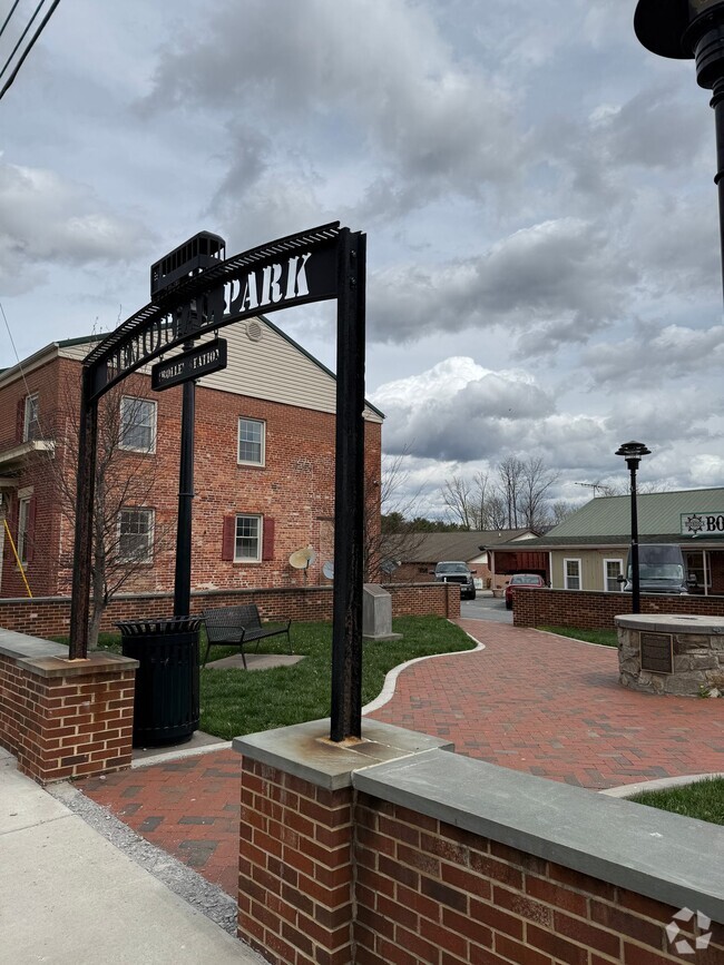Building Photo - Newly Renovated 2BR in Downtown Myersville! Unit #7 Rental