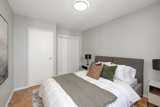 Photo - Richmond Square