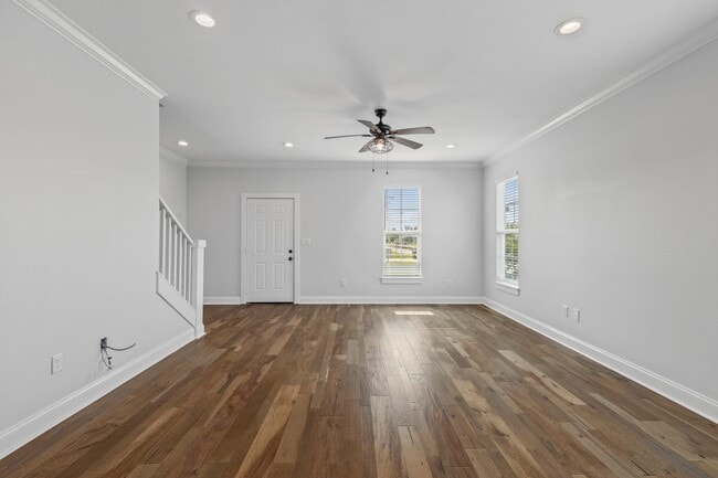 Photo - 850 W Sallier St