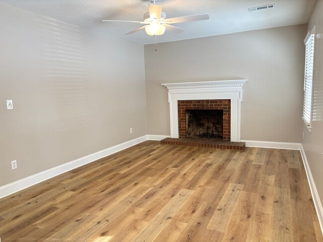 Photo - 3 Bedroom, 2 Bathroom House in Burlington!