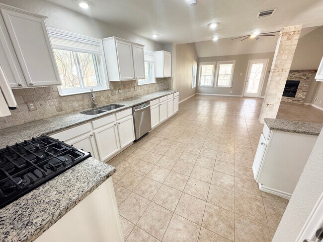 Photo - 5042 Cleves St