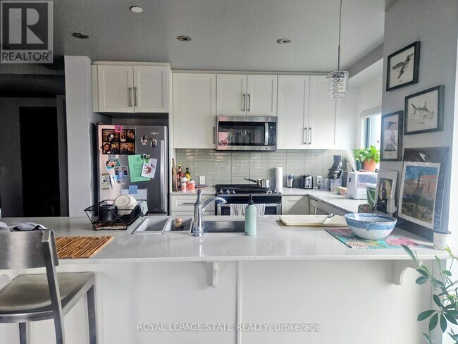 Photo - 181 James St N Unit 612