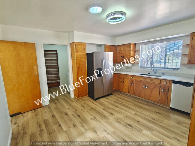 Photo - 5755 E 6th St