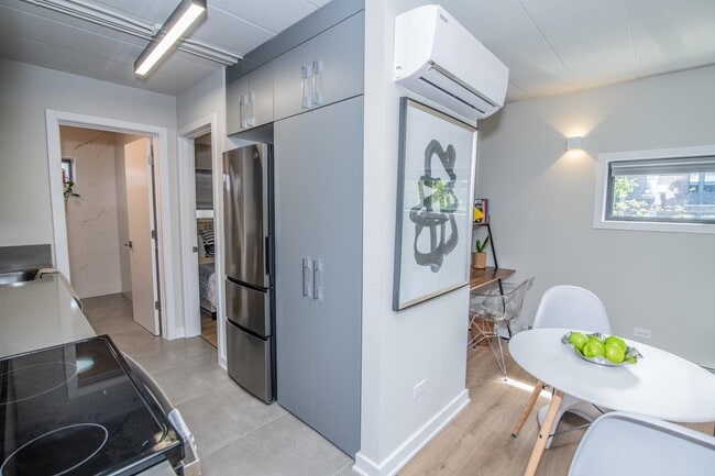 Photo - 1666 W Pratt Blvd Unit 310