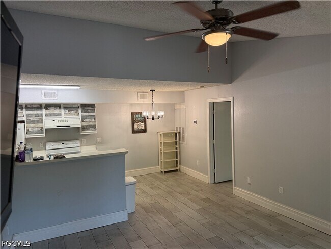 Building Photo - 12520 Equestrian Cir Unit 306