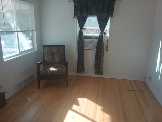 Photo - 985 N Oakland St