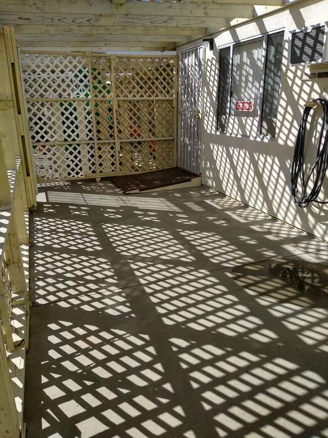 unique front porch - million dollar - 1843 E Palmyra Ave Unit 1843
