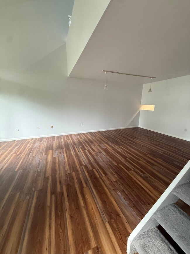 Photo - 1051 Danby Rd