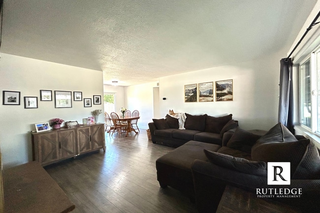 Building Photo - 4 Blocks from Downtown Central Point Rental