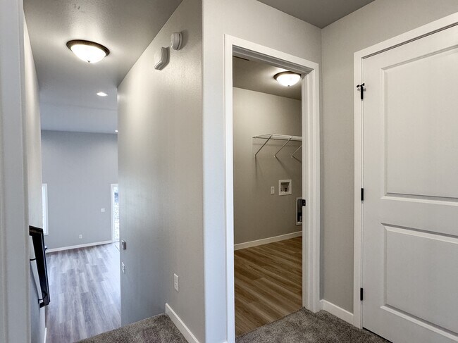 Photo - 1105 Jill Dr W