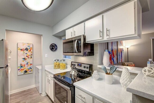 Building Photo - 2701 W Bellfort Ave Unit 1023 Rental