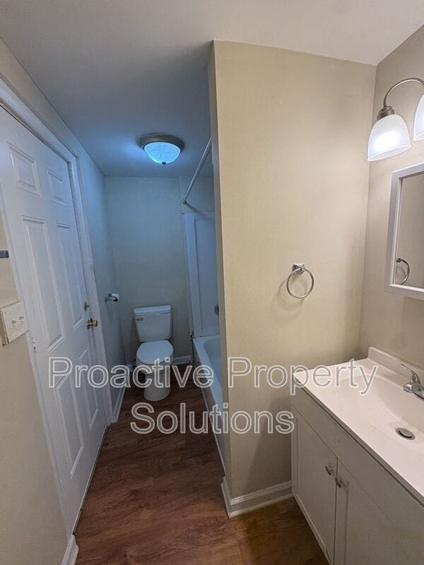 Photo - 850-850 Capouse Ave