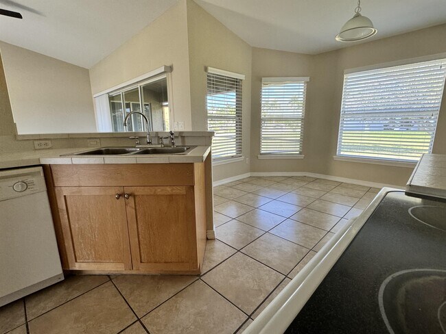 Photo - 3927 SW 16th Pl