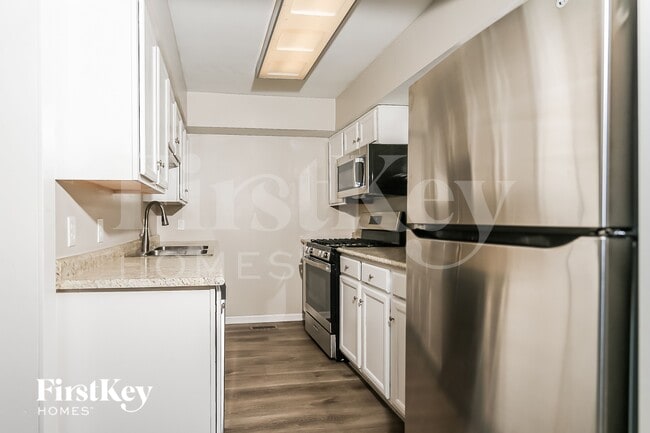 Photo - 1798 Maple Ave
