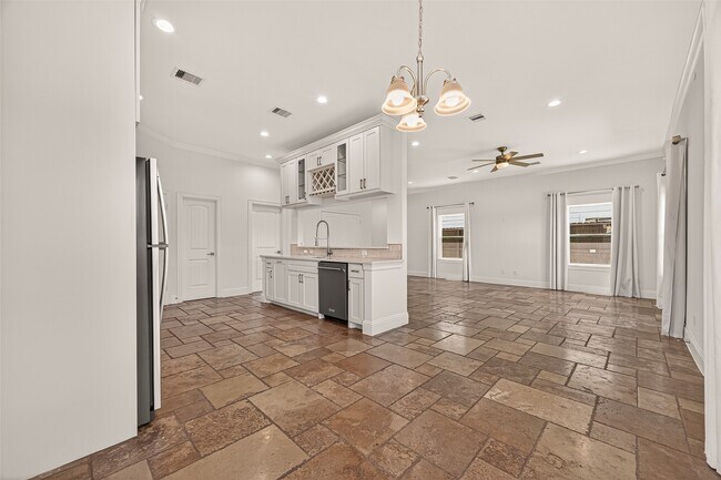 Photo - 2211 Silverbonnet St