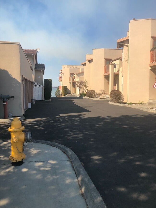 Photo - Fully Furnished Lakefront Condo!! 6 Month Lease Available!