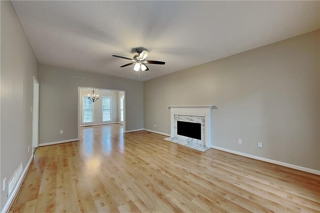 Photo - 1630 Willow Way