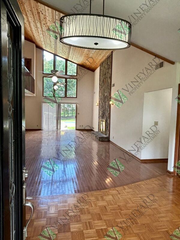 Photo - 115 Nesbit Ferry Pl