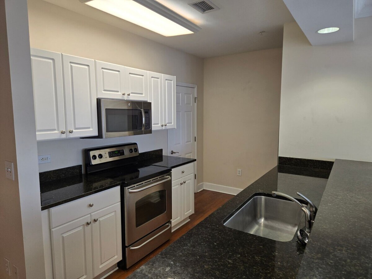 2 bedroom 2 bathroom Luxury Condo - 2 bedroom 2 bathroom Luxury Condo Unit 1