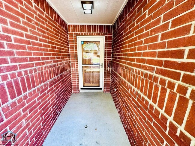 Photo - 5619 Cross Pond