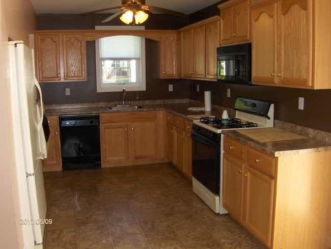 Kitchen - 730 Tatum St