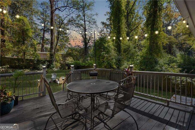 Photo - 1290 Glen Forest Way