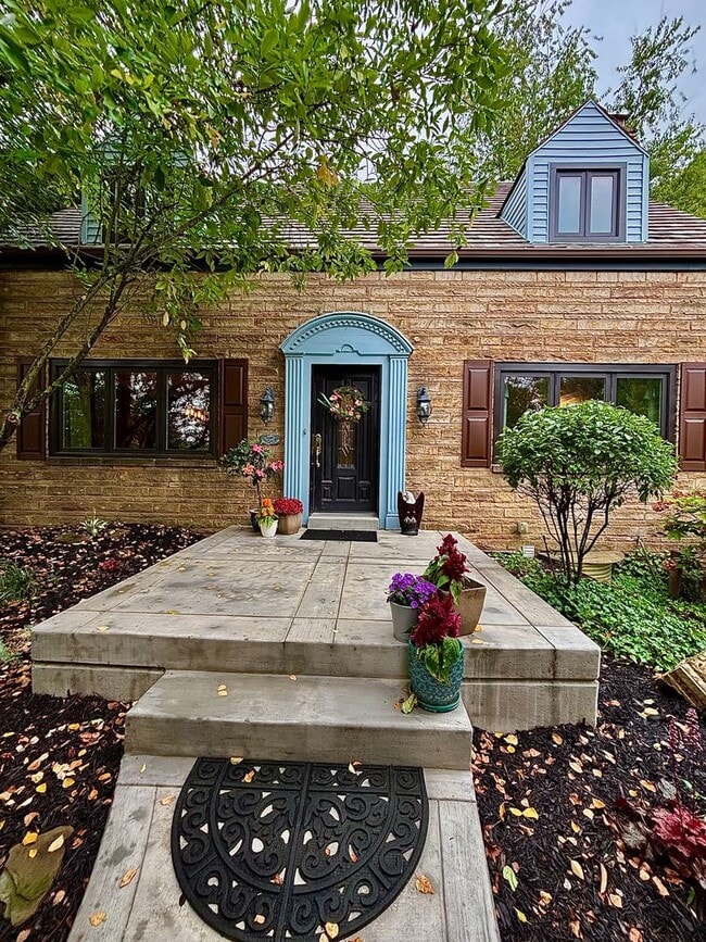 Building Photo - Beautiful 4 Bedroom Home In Mt. Lebanon!
