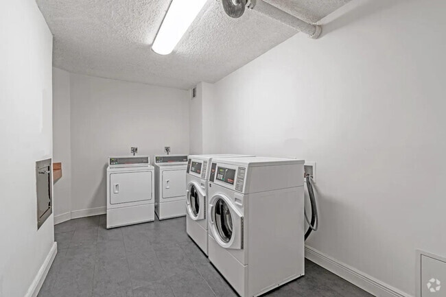 Building Photo - 3801 S Ocean Dr Rental