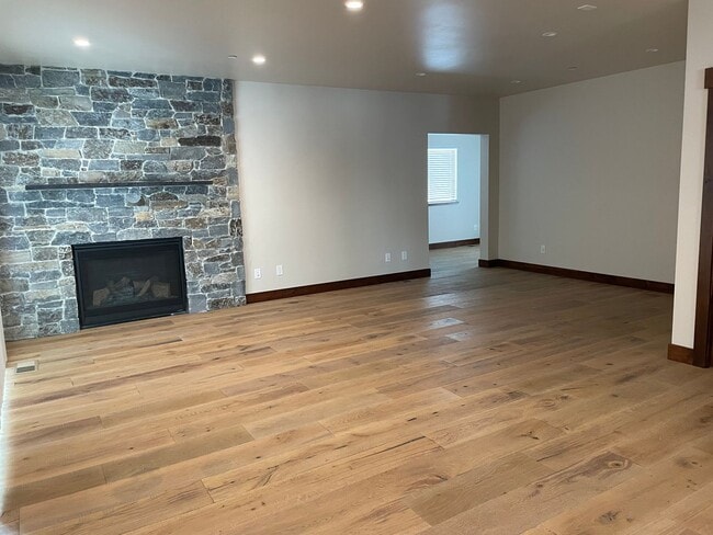 Building Photo - Unique High End Studio Opportunity with Si... Rental