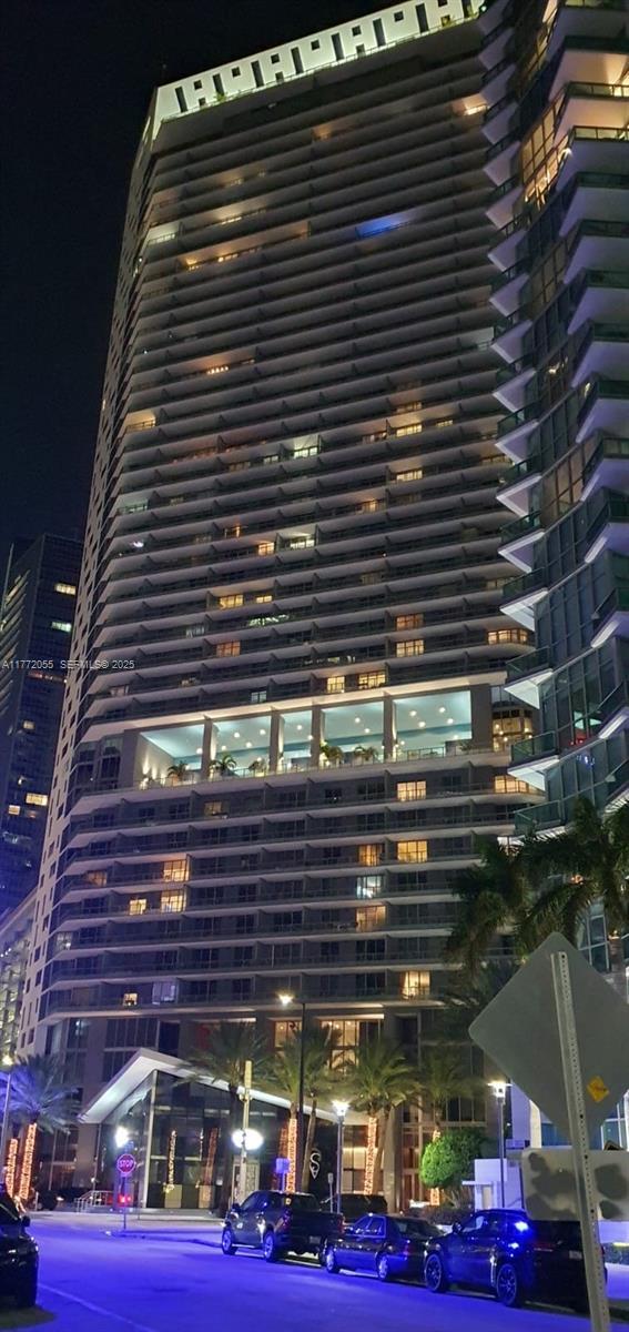 Building Photo - 1300 Brickell Bay Dr Unit 1107