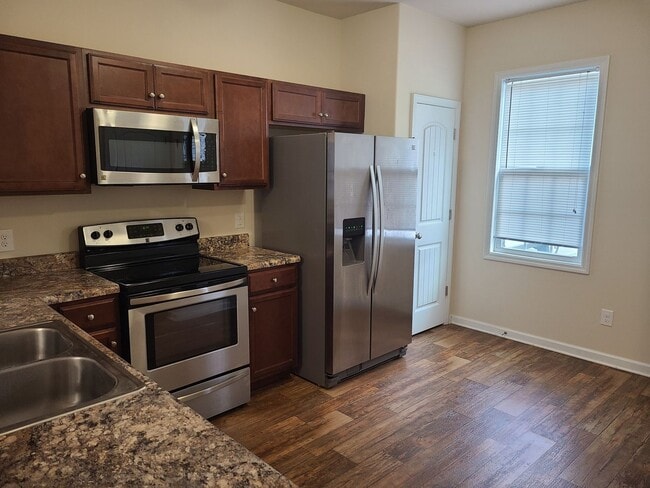 Photo - 2 bedroom, 2.5 bath unfurnished townhouse in Holly Ridge - Beacon Woods Community