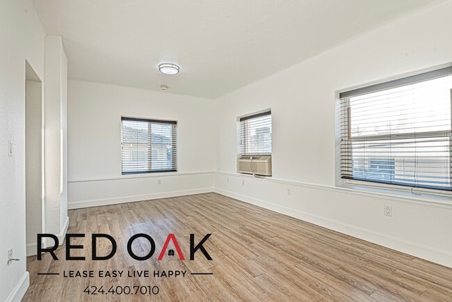 Building Photo - 1417 N Bronson Ave Rental