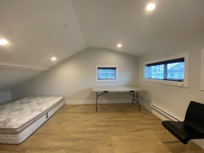 Photo - 536 60th Av W