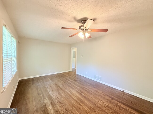 Photo - 1140 Azalea Cir NE