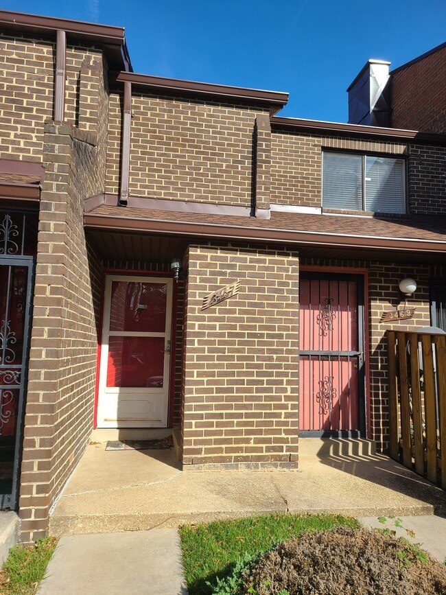 Building Photo - 3467 Summit Ct NE Unit Living in Ft. Lincoln