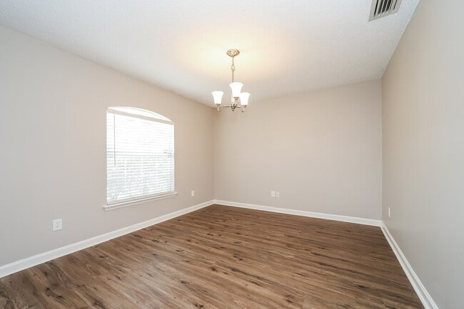 Photo - 440 Sanwick Dr