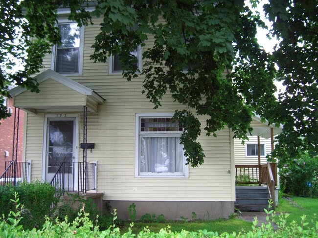 Building Photo - 123 2nd Ave Unit Second Florr Rental
