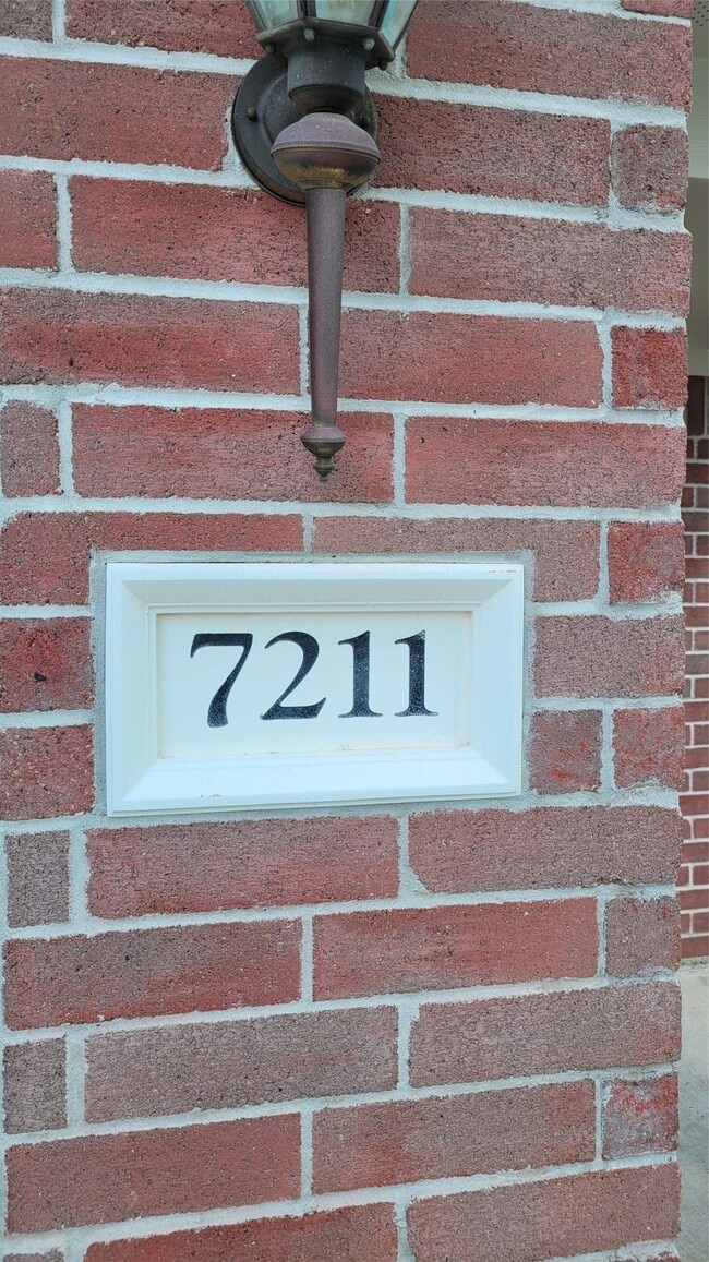 Photo - 7211 Foxwalk Ln