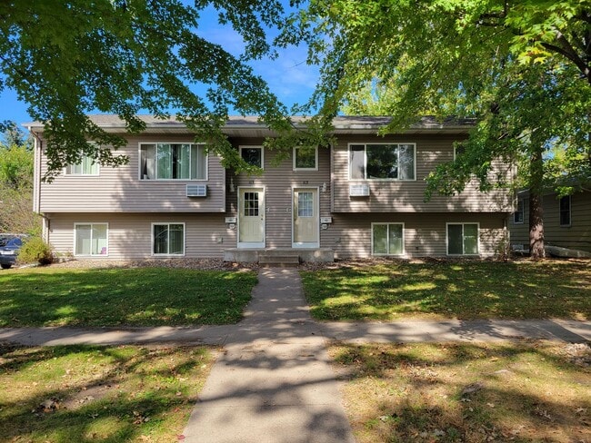 Building Photo - 5 Bedroom Duplex Unit