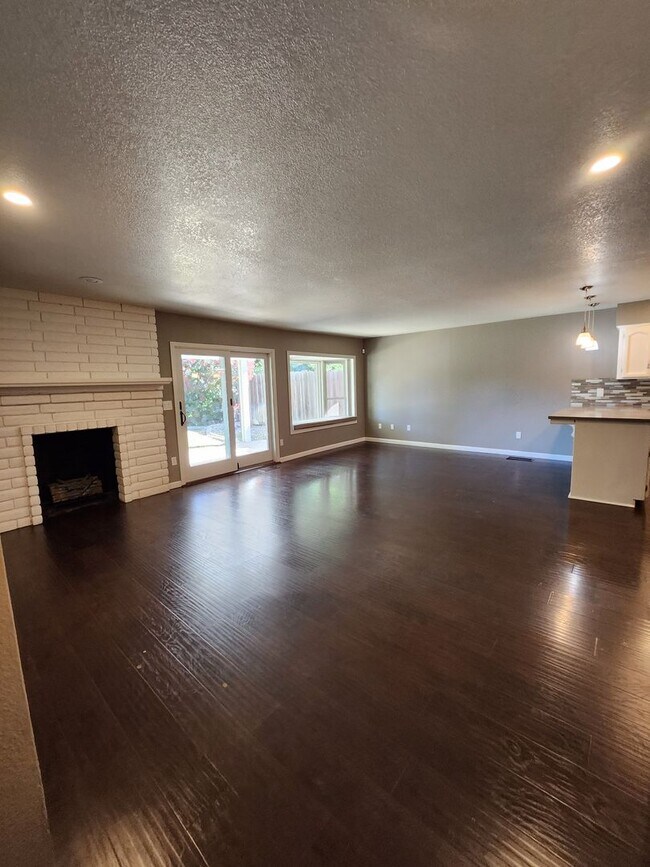 Photo - 809 Lindsay Dr