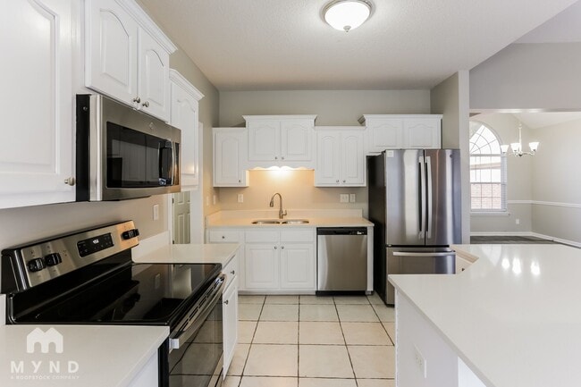 Photo - 540 Classic Dr N