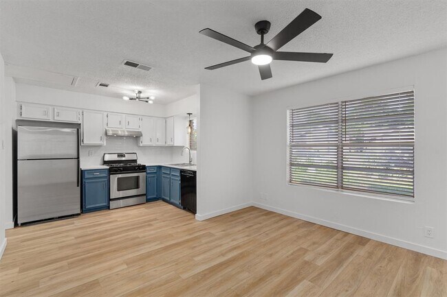 Photo - 5700 Cherry Park