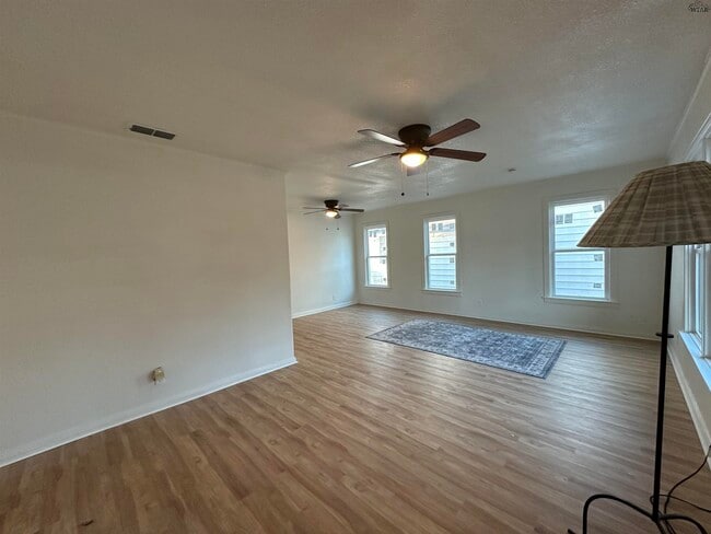 Photo - 3213 Hollywood Ave