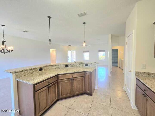 Photo - 19 Flamenco St