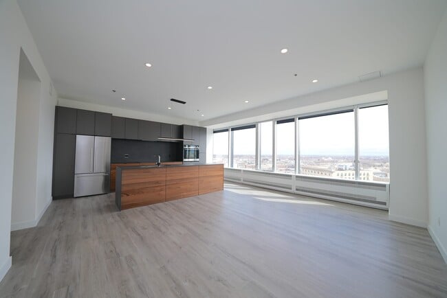 Building Photo - 433 Main St