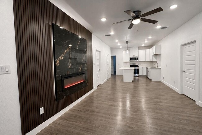 Photo - 8141 Jeffery St